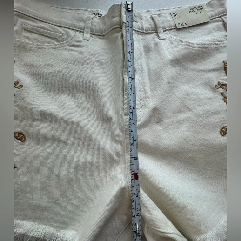 NWT a.n.a Embroidered Denim Shorts Size 18 Ivory Boho Western Floral Festival